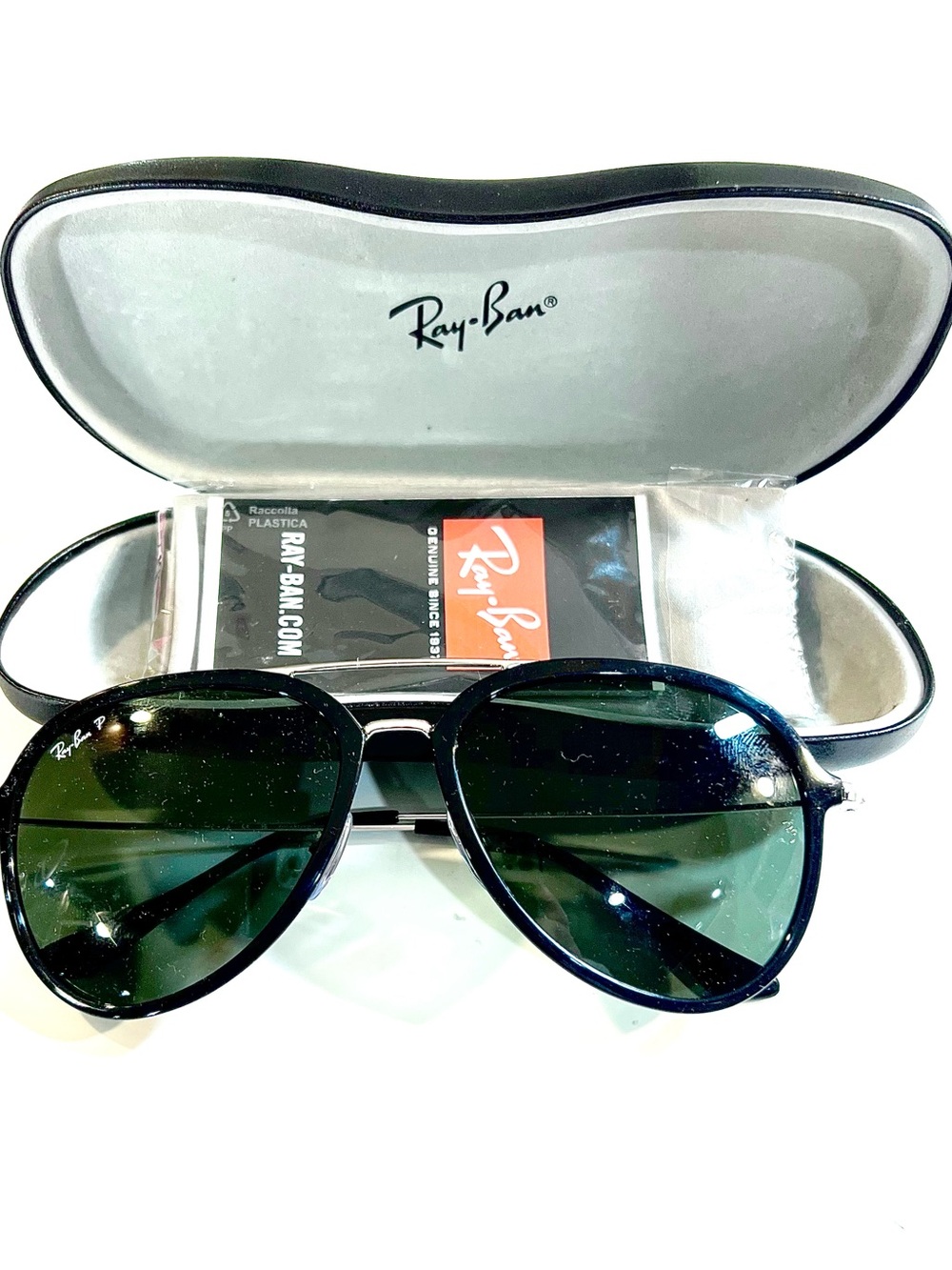Ray-Ban Aviator Sunglasses with Green Lenses and Black Frame $95 NEW